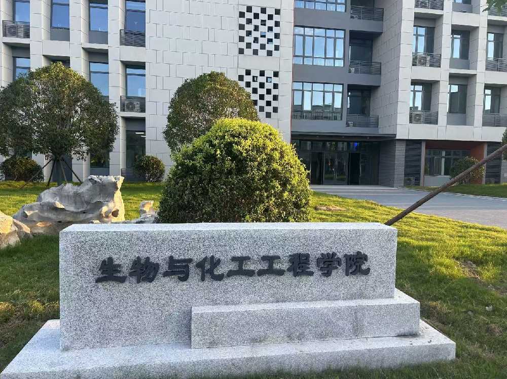 岳池县扬州职业大学体育场高杆灯项目